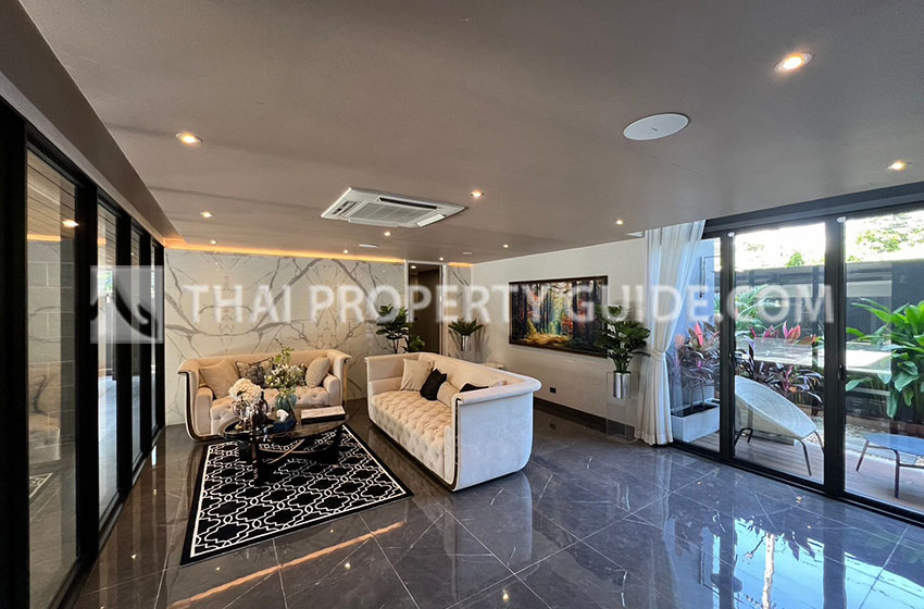 House with Private Pool in Srinakarin 
